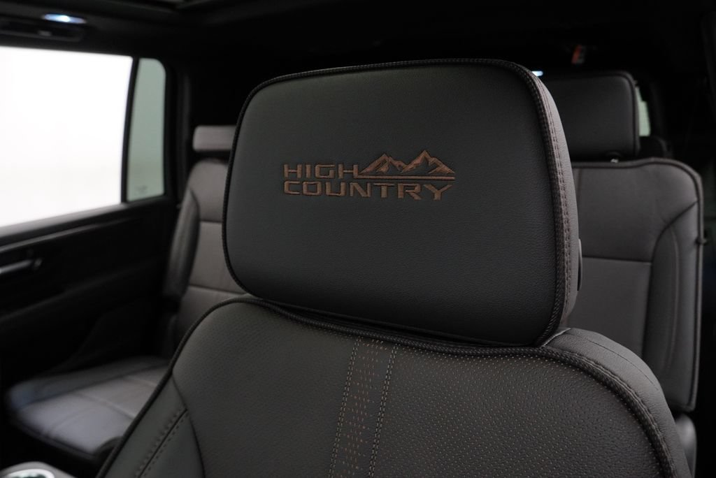 New 2026 Chevrolet Suburban High Country AWD/4WD image 16