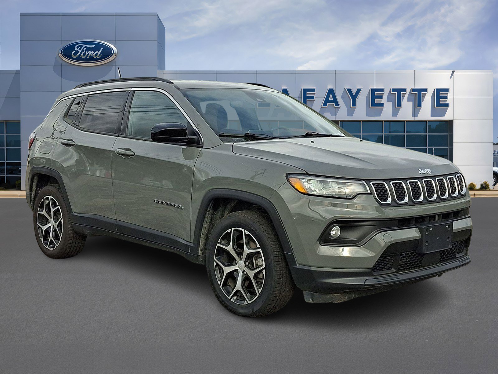 Used 2024 Jeep Compass Latitude image 1