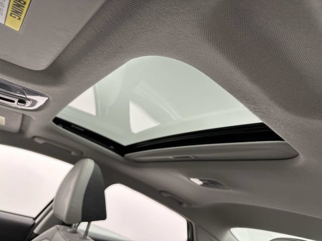 Used 2022 Hyundai Elantra Limited w/ Preferred Accessory Package FWD image 22