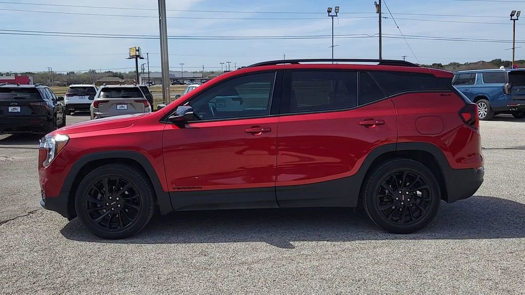 Used 2023 GMC Terrain SLT w/ Elevation Edition image 5