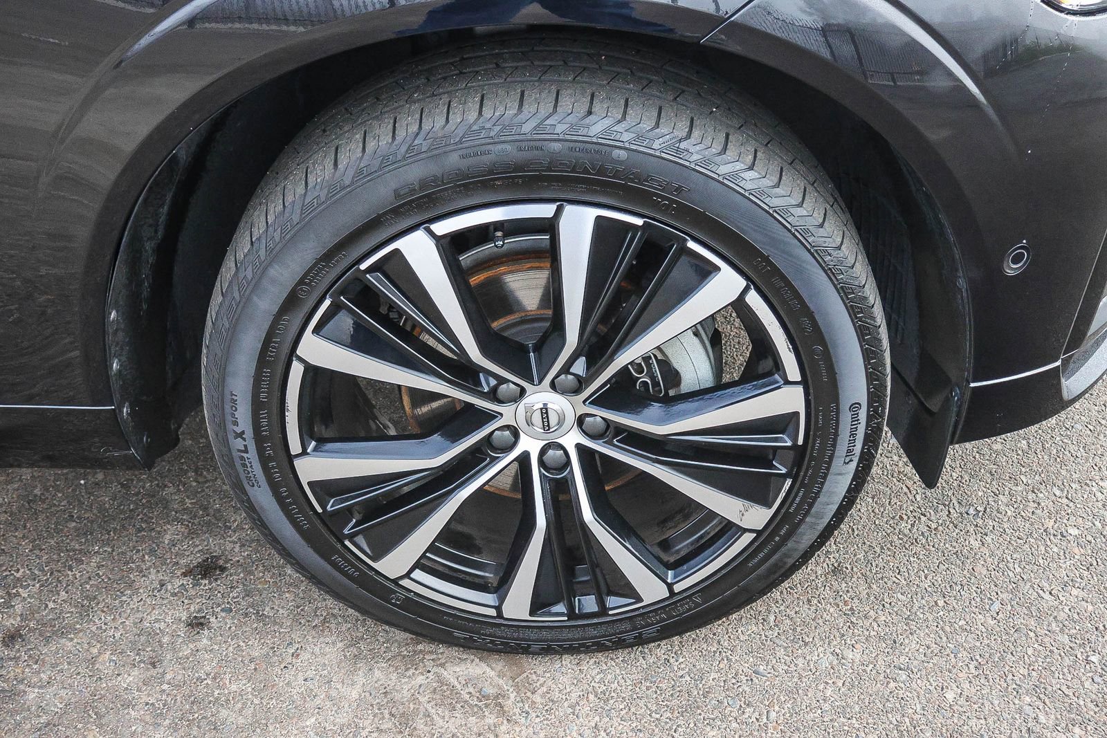 Used 2023 Volvo XC60 B5 Plus image 15