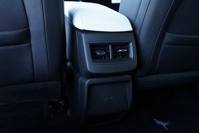 New 2025 Chevrolet Equinox EV LT image 27