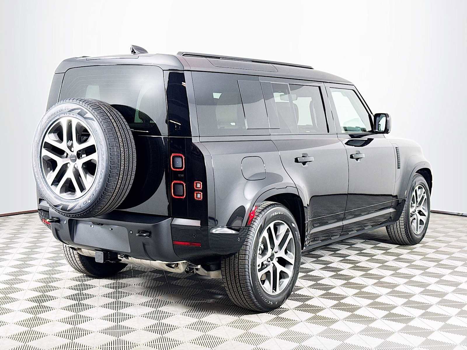 New 2026 Land Rover Defender 110 X-Dynamic SE AWD/4WD image 5