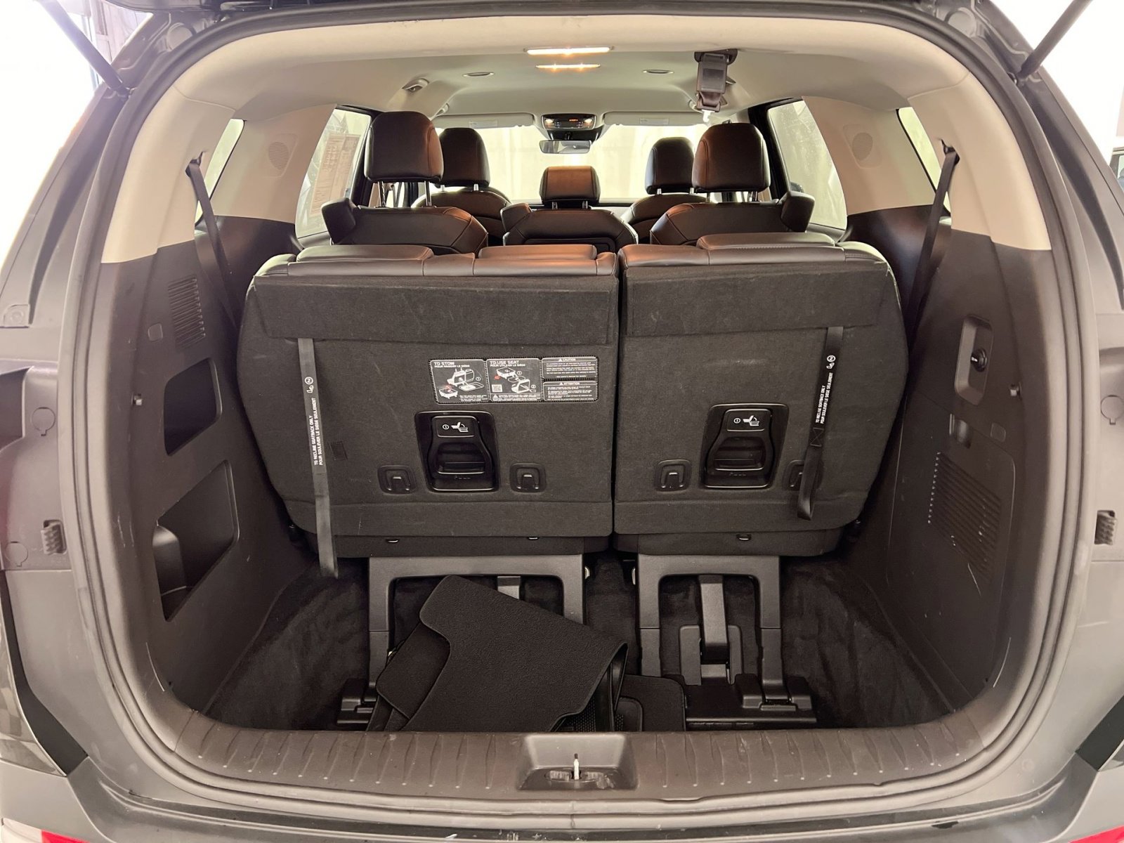 Used 2025 Kia Carnival image 27