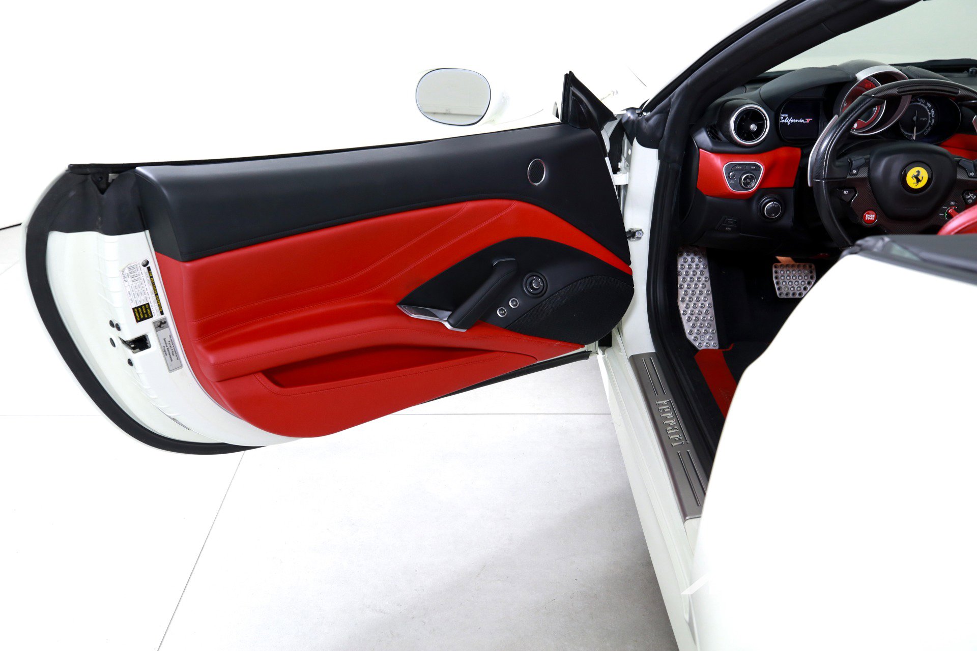 Used 2017 Ferrari California T image 11