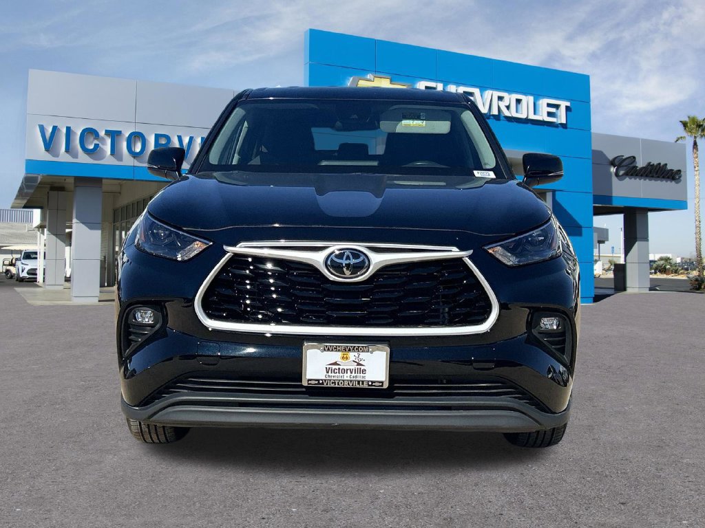 Used 2025 Toyota Highlander LE AWD/4WD image 8