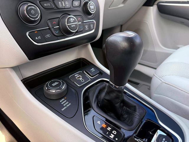 Certified 2022 Jeep Cherokee Limited AWD/4WD image 30