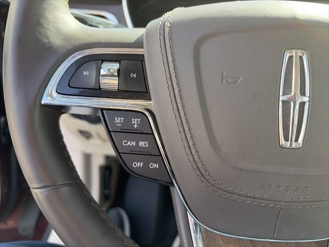 Used 2017 Lincoln Continental Select image 15