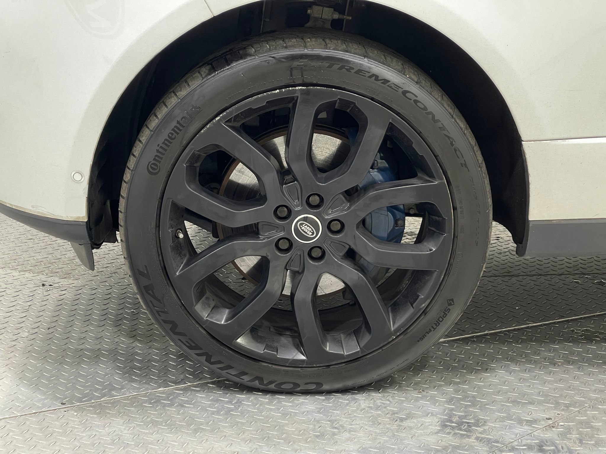 Used 2015 Land Rover Range Rover Supercharged AWD/4WD image 33