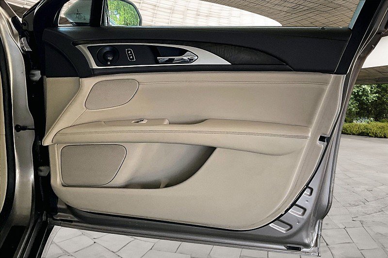 Used 2018 Lincoln MKZ Reserve w/ Climate Package FWD image 14