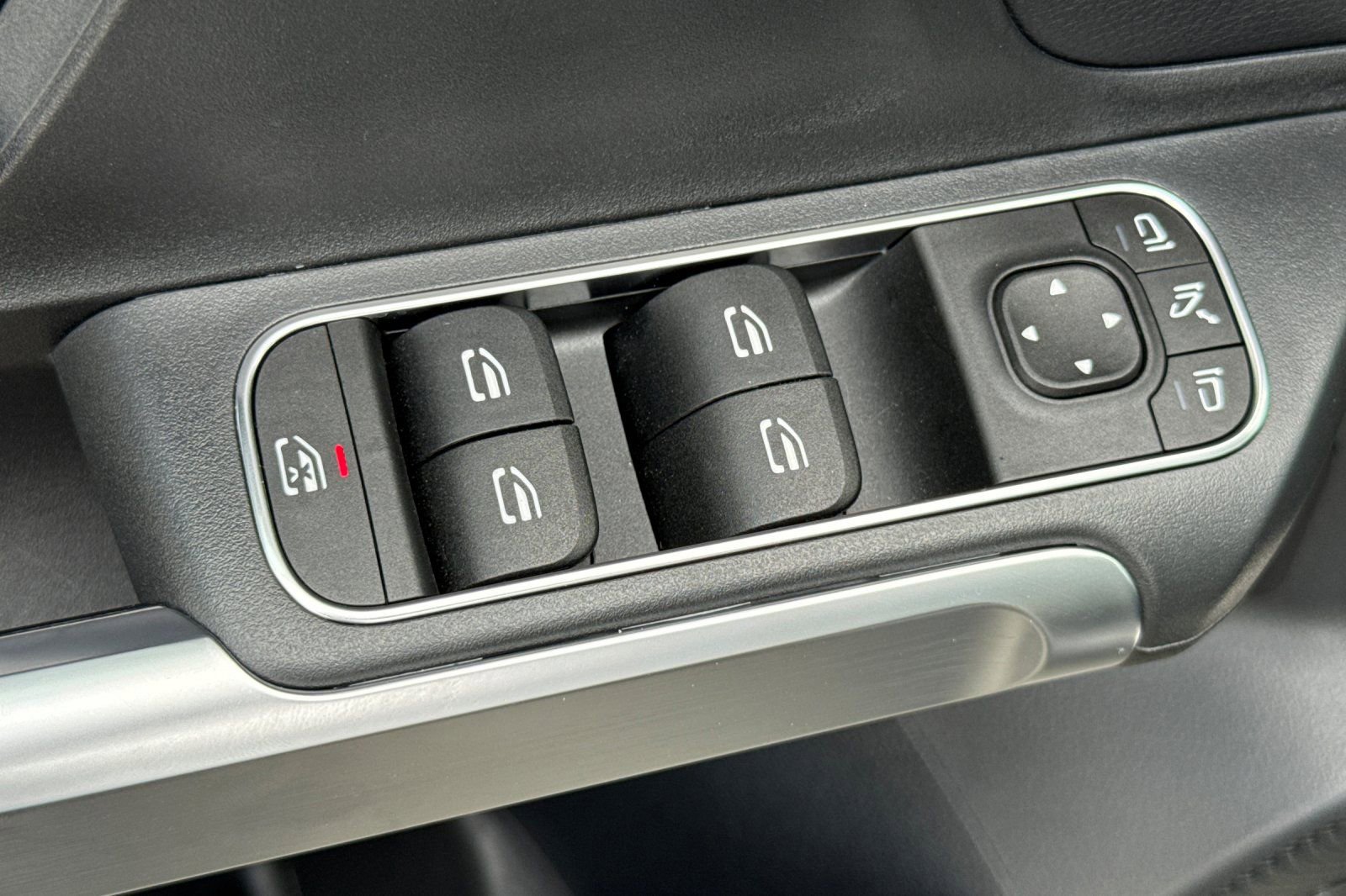 Certified 2026 Mercedes-Benz GLB 250 image 12