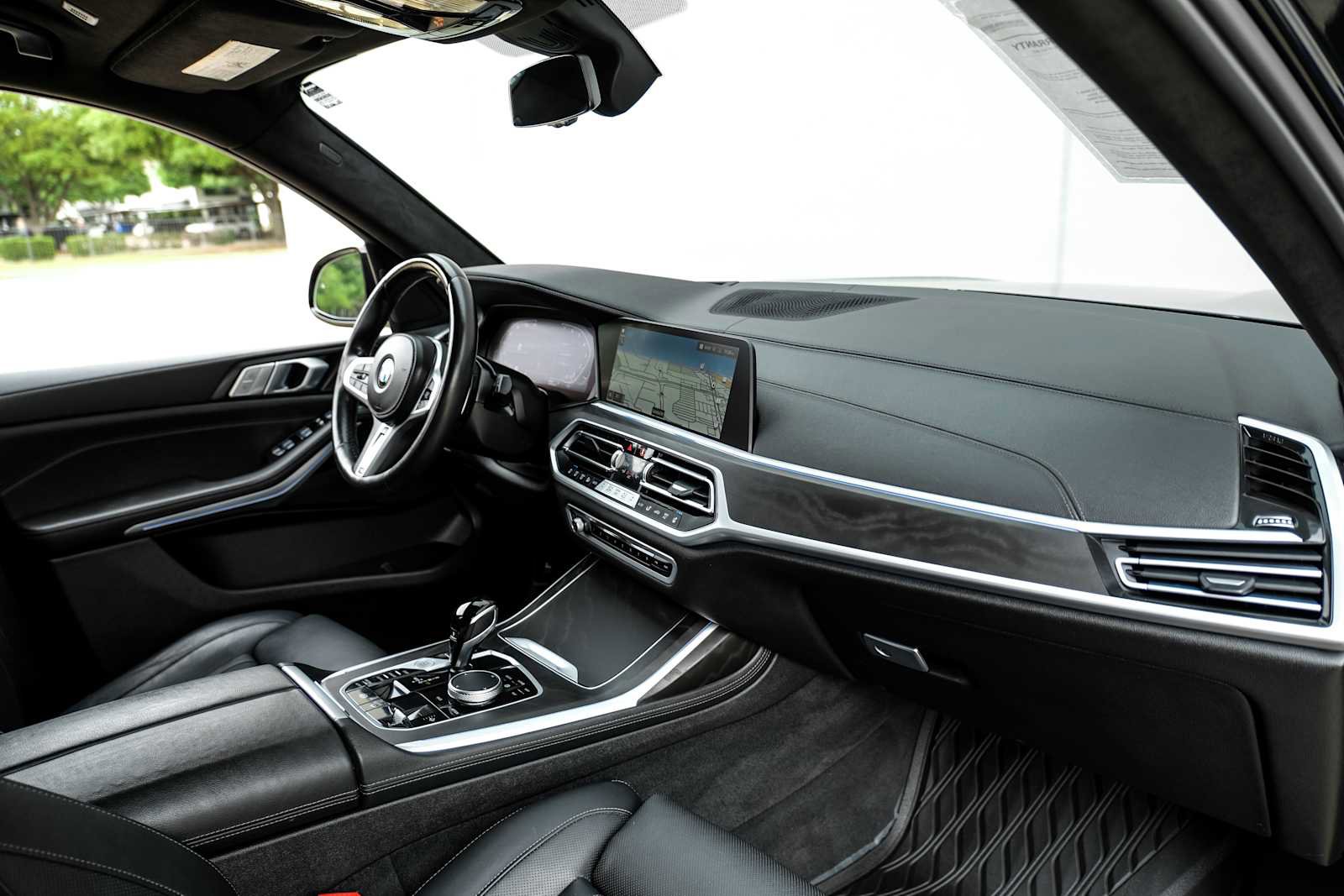 Used 2022 BMW X7 xDrive40i w/ M Sport Package image 16