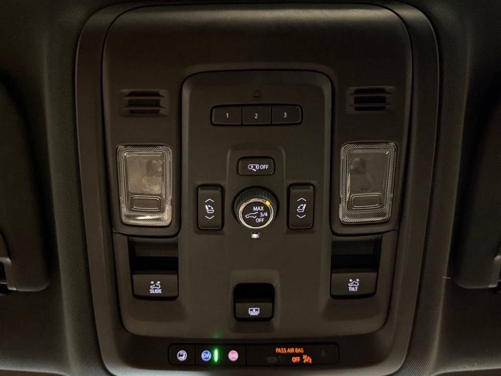 Used 2021 GMC Yukon SLT w/ SLT Luxury Package AWD/4WD image 17