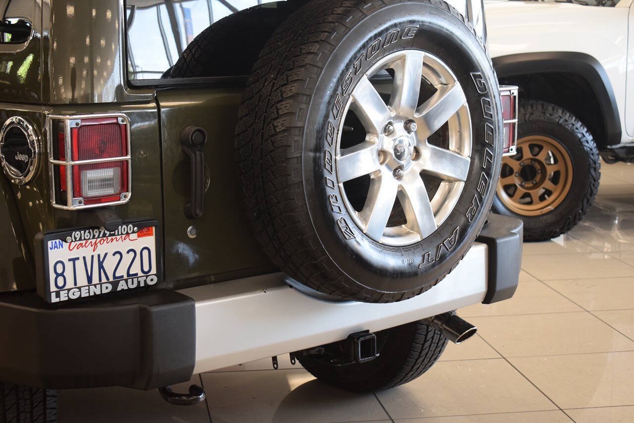 Used 2015 Jeep Wrangler Unlimited Sahara w/ Dual Top Group AWD/4WD image 26