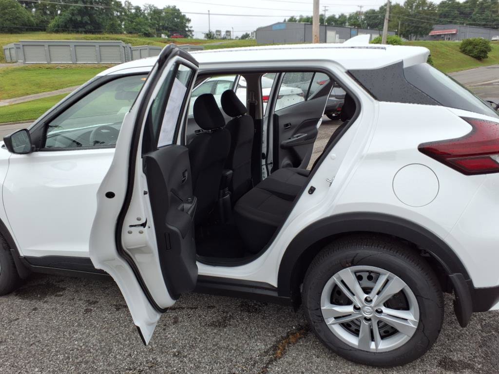 New 2025 Nissan Kicks Play S FWD image 13