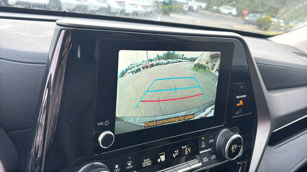 Used 2025 Toyota Highlander XLE AWD/4WD image 22