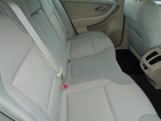 Used 2017 Ford Taurus SEL FWD image 14