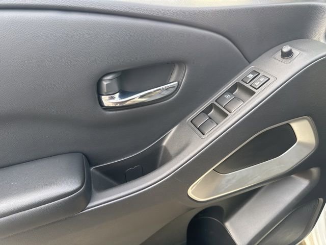 Used 2025 Nissan Frontier SV AWD/4WD image 9