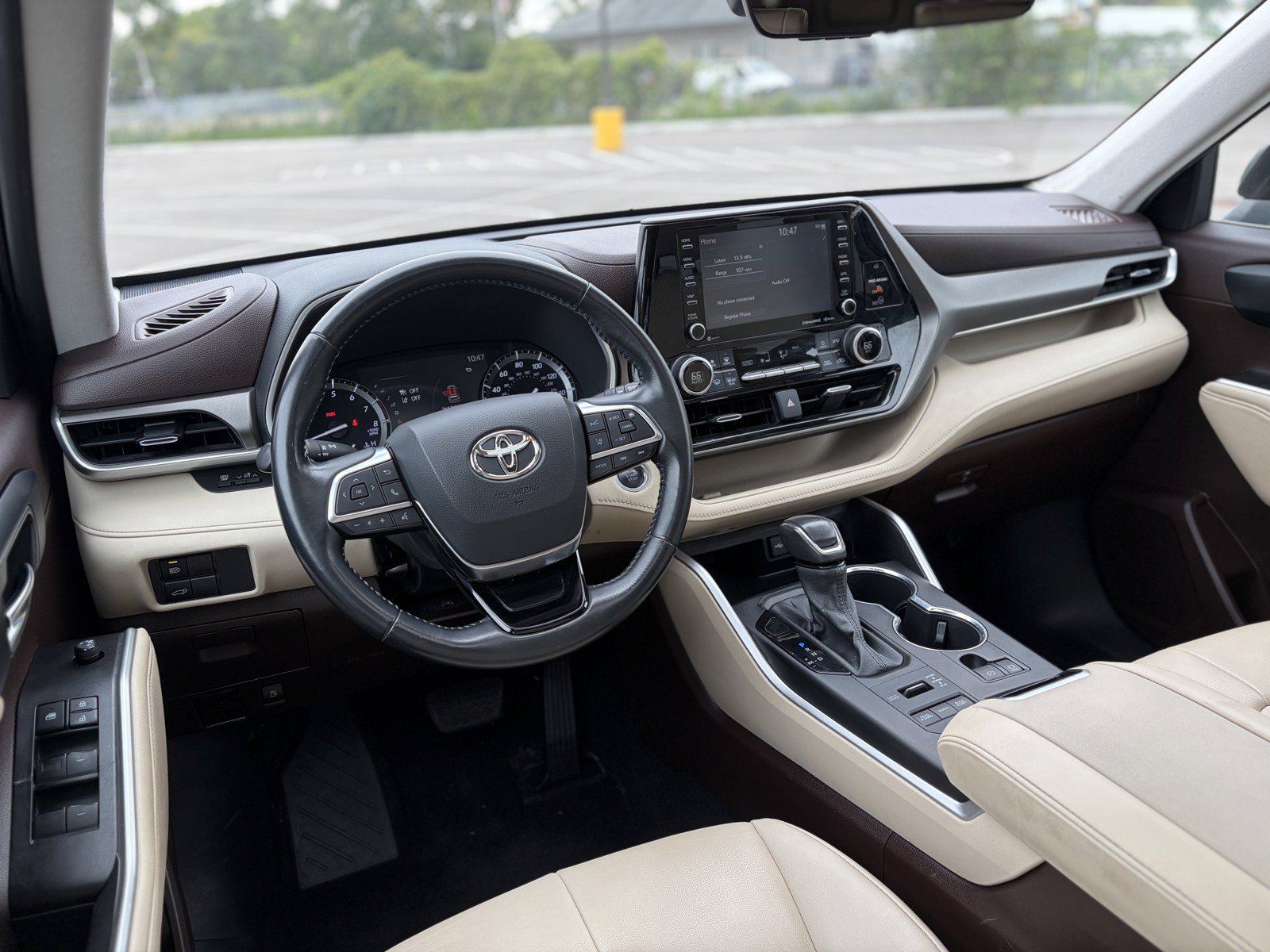 Used 2021 Toyota Highlander XLE AWD/4WD image 11