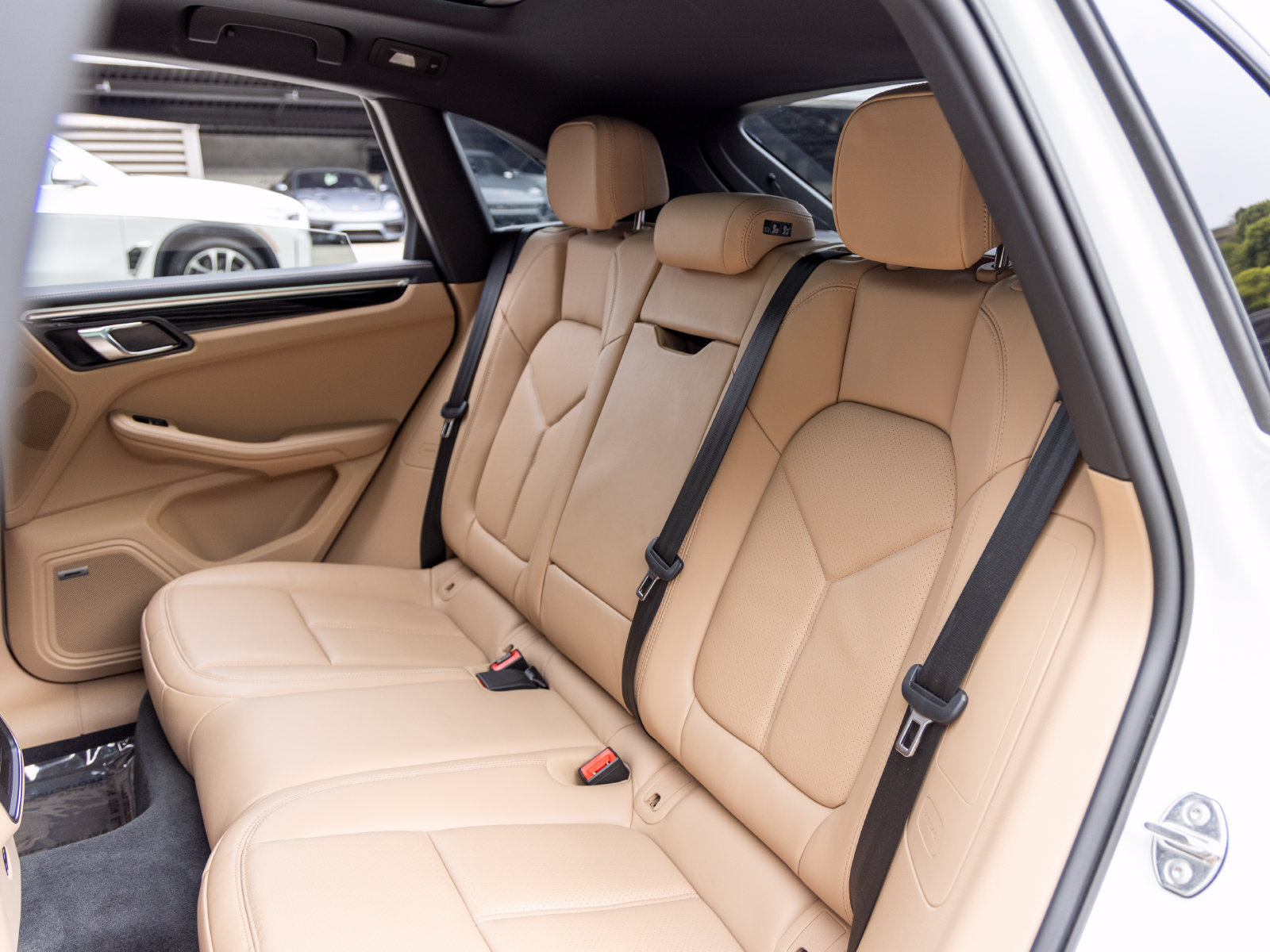 Used 2024 Porsche Macan AWD/4WD image 52