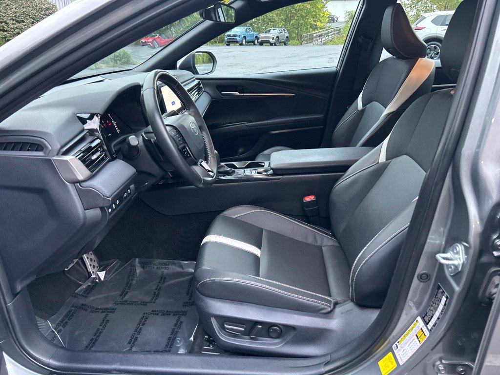 Certified 2025 Toyota Camry SE FWD image 9