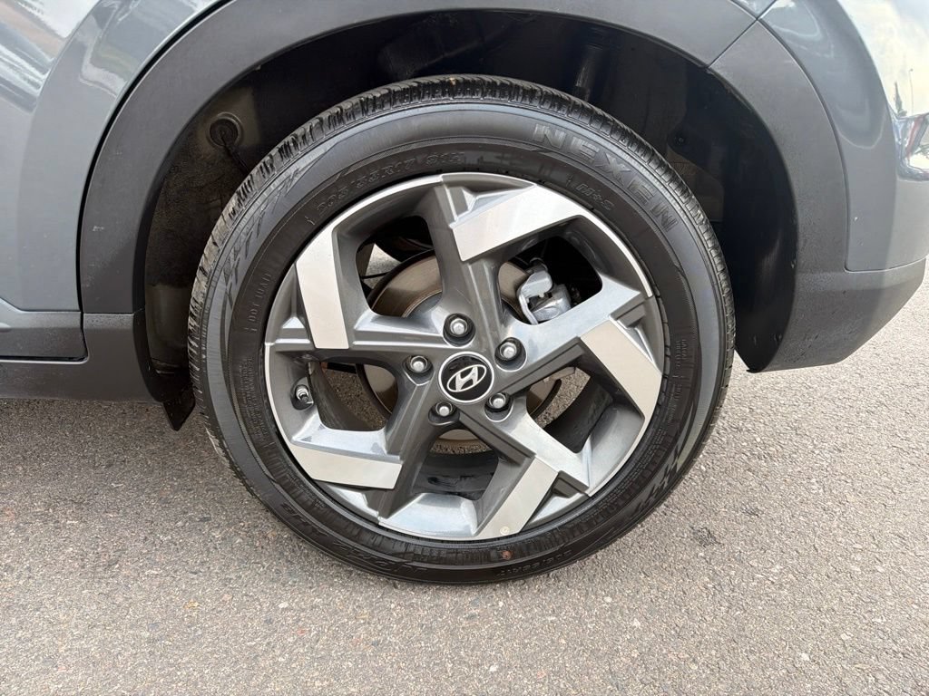 Used 2025 Hyundai Venue SEL FWD image 32