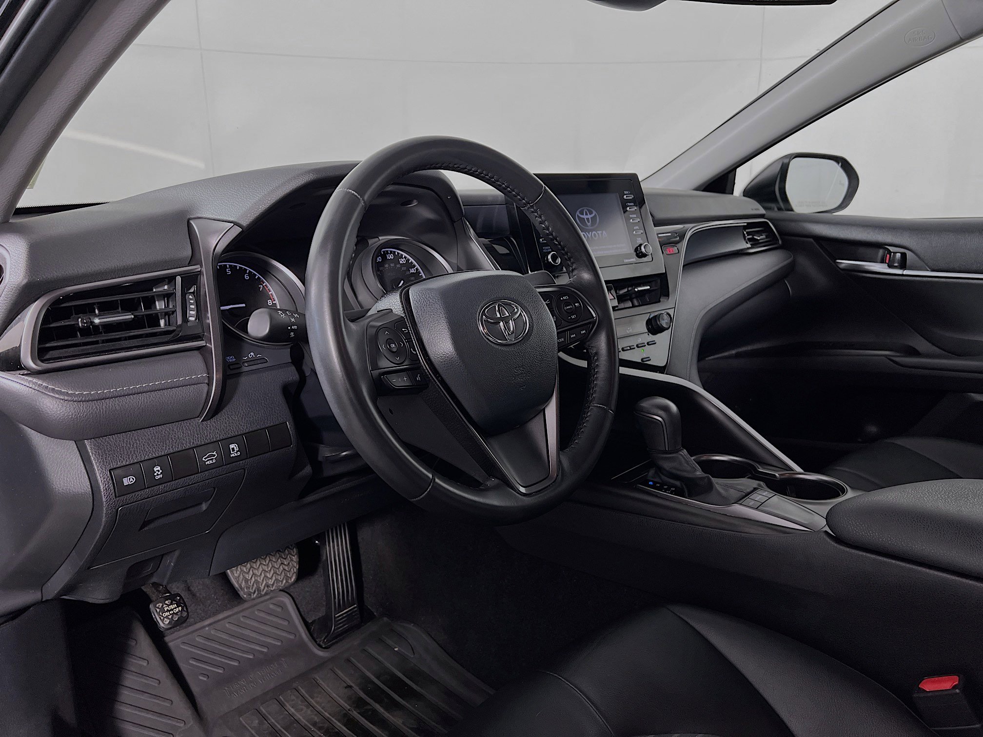 Used 2024 Toyota Camry SE image 9