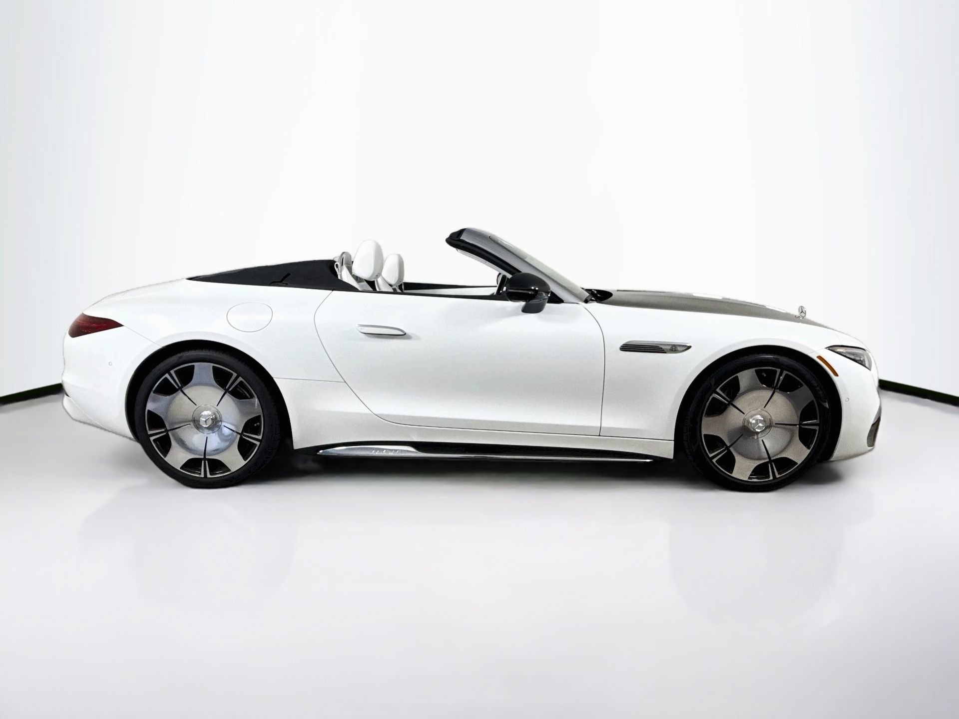 Used 2026 Mercedes-Benz Maybach SL 680 image 8