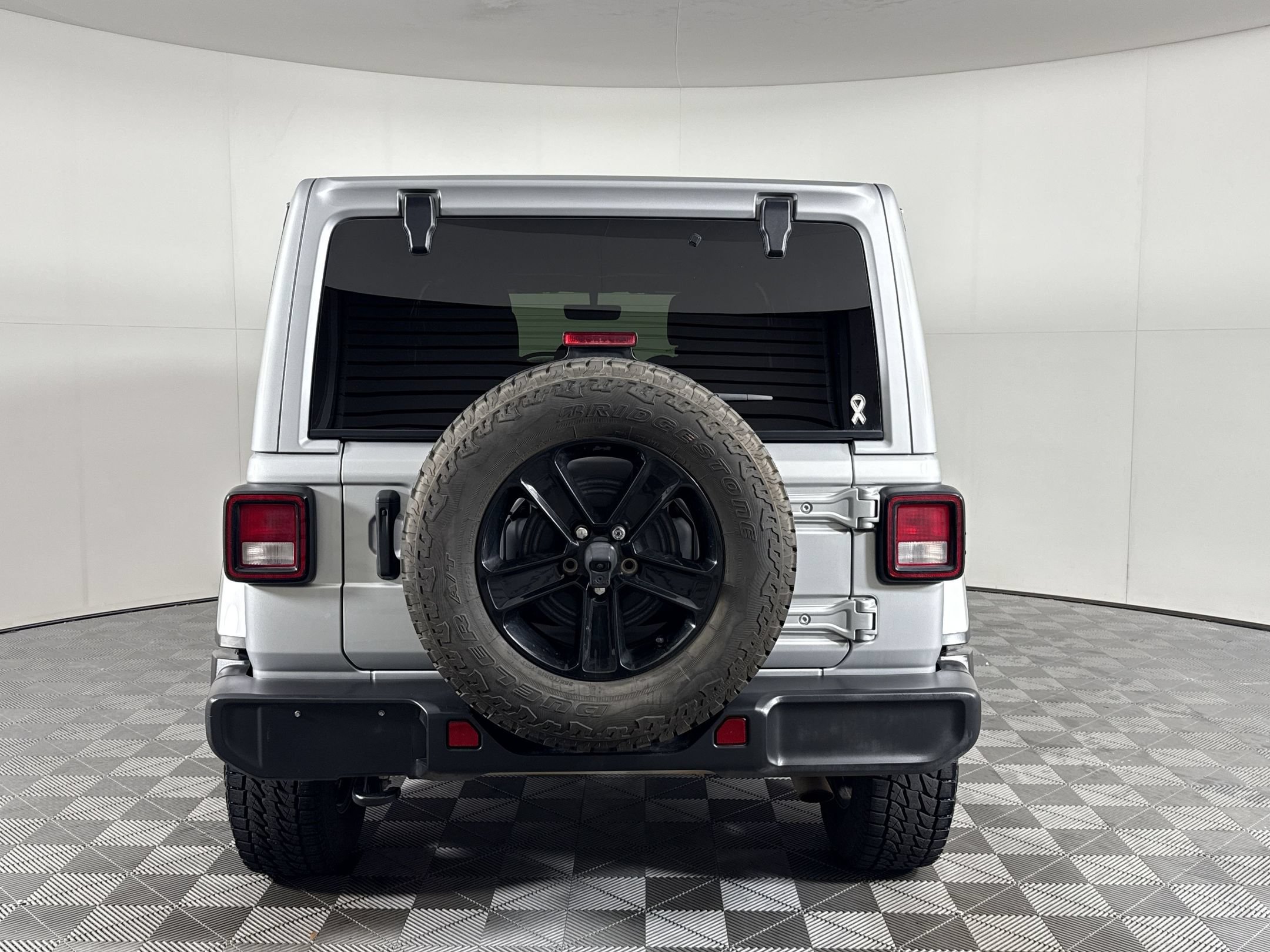 Used 2022 Jeep Wrangler Unlimited Sahara AWD/4WD image 10