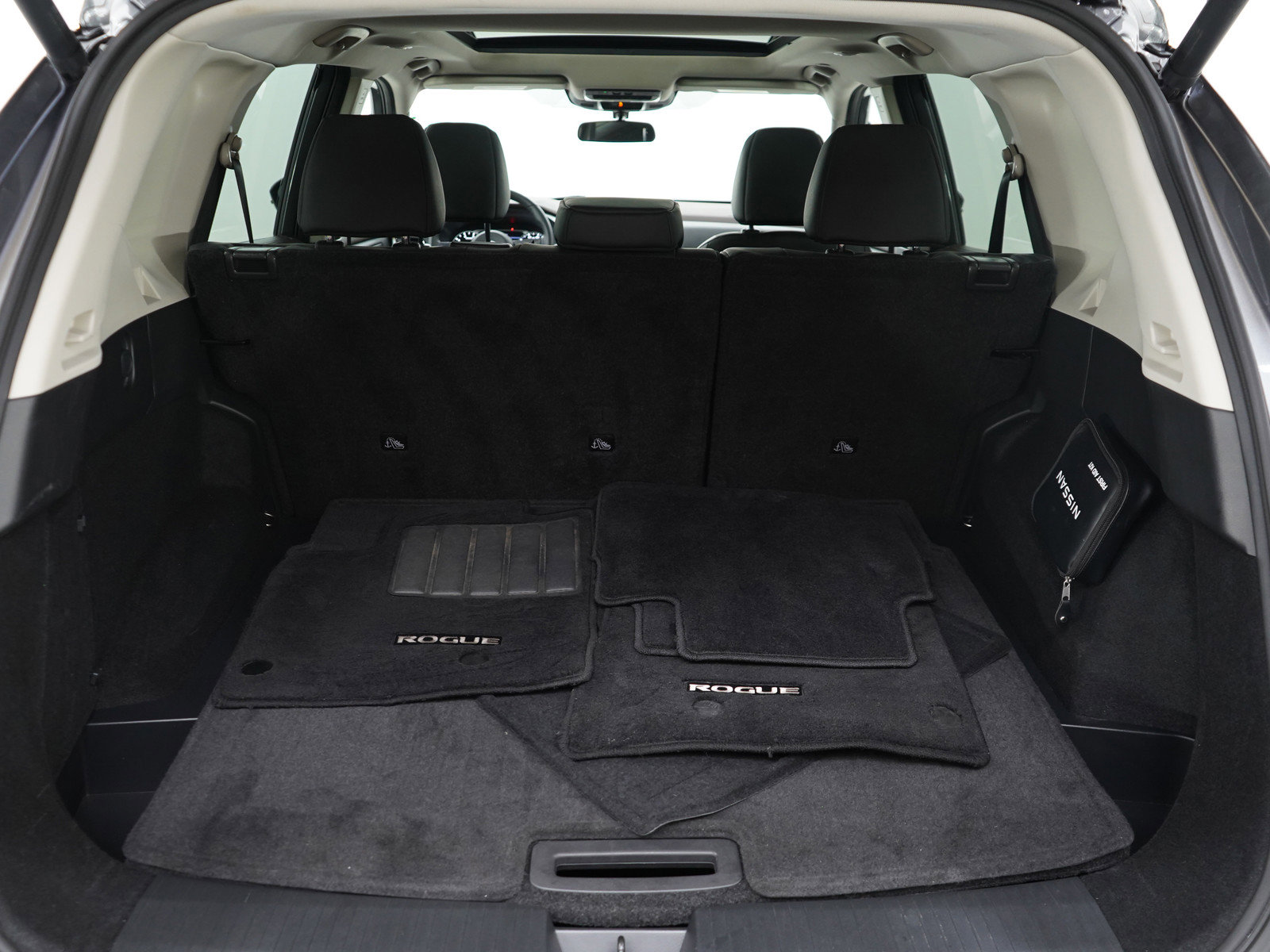 Used 2022 Nissan Rogue SV w/ SV Premium Package image 9