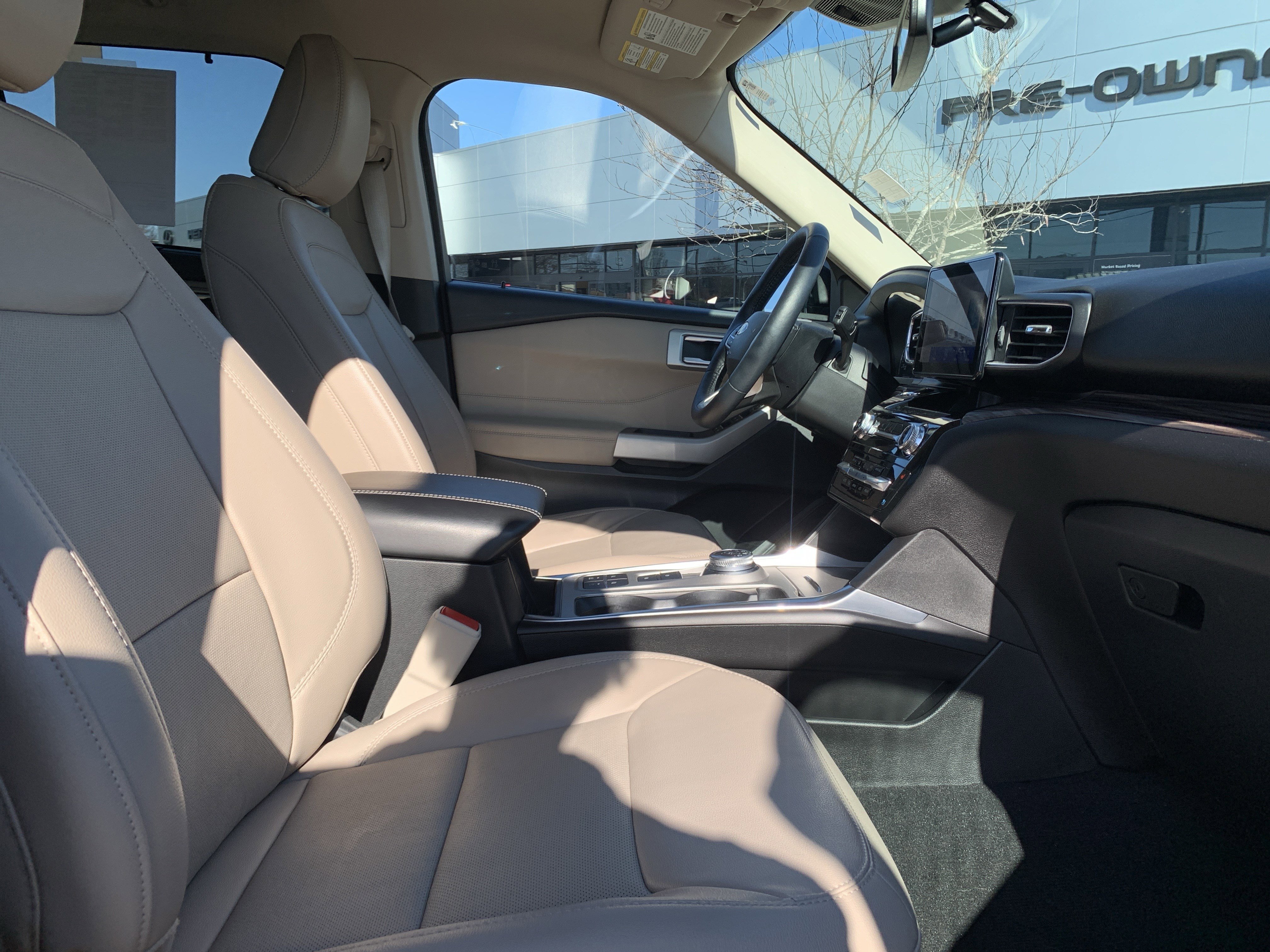 Used 2023 Ford Explorer Limited w/ Equipment Group 301A image 35