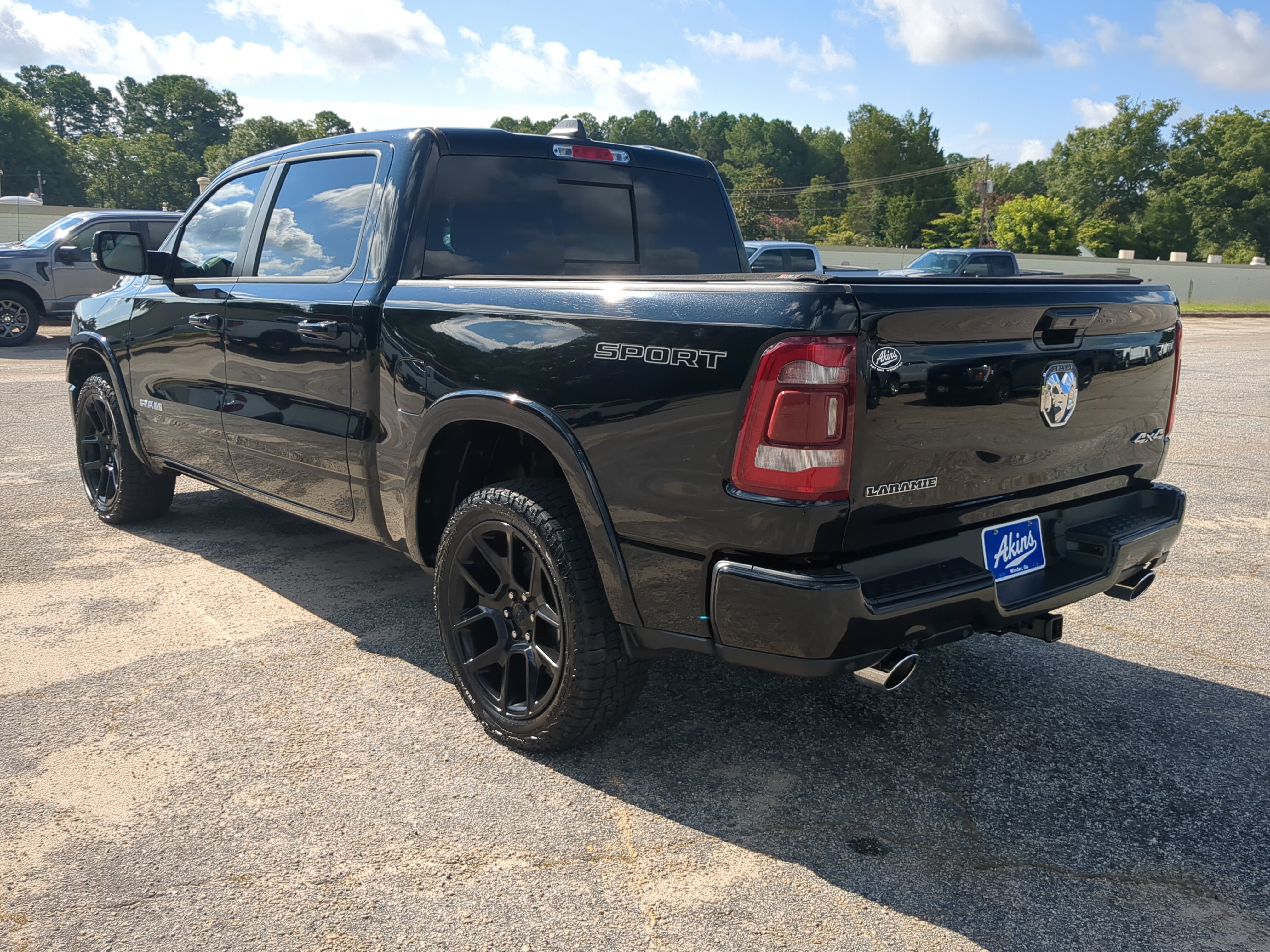 Used 2022 RAM 1500 Laramie AWD/4WD image 5