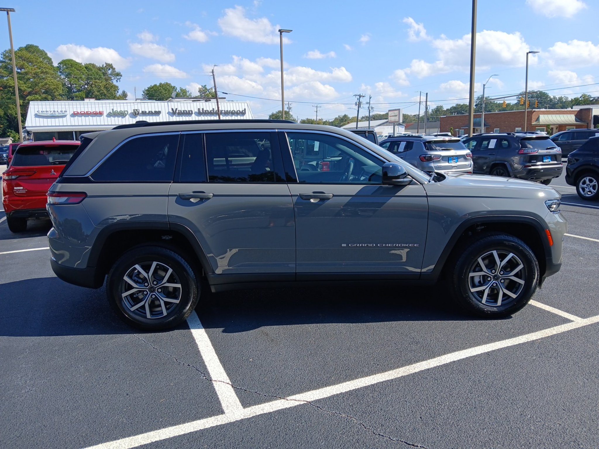 New 2027 Jeep Grand Cherokee Laredo X RWD image 2