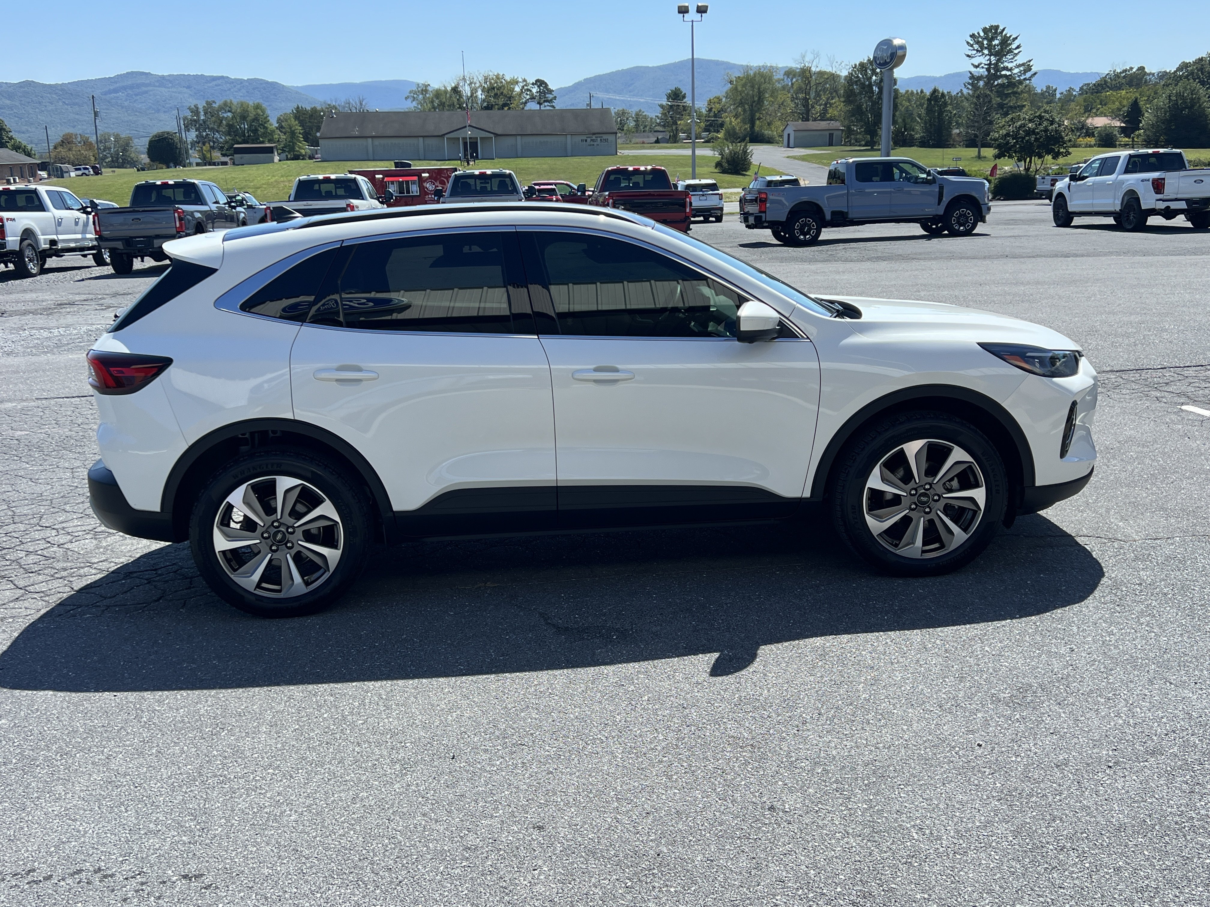 Used 2023 Ford Escape Platinum AWD/4WD image 6