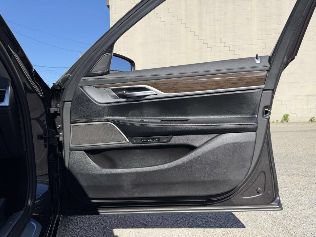 Used 2022 BMW 740i xDrive AWD/4WD image 14