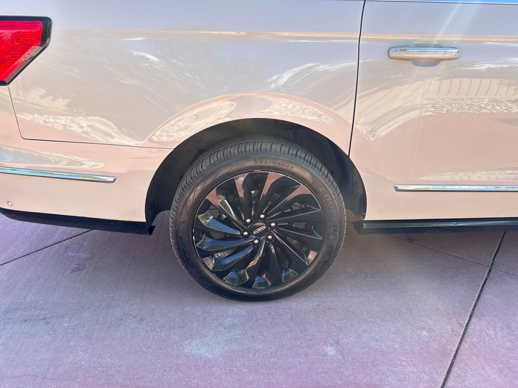 Certified 2021 Lincoln Navigator L Reserve AWD/4WD image 33