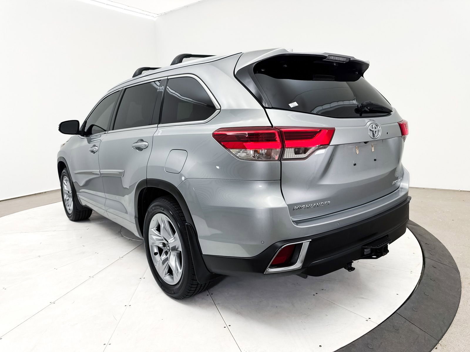 Used 2018 Toyota Highlander Limited AWD/4WD image 15