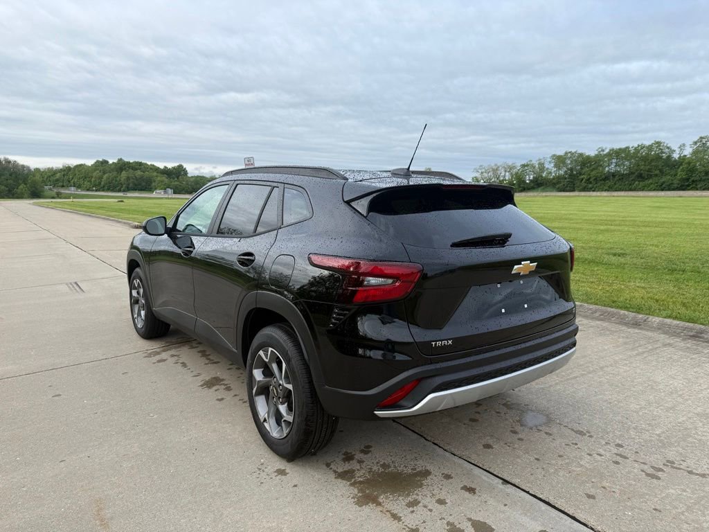 New 2026 Chevrolet Trax LT w/ Driver Confidence Package FWD image 7