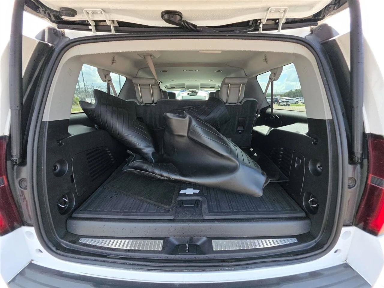 Used 2015 Chevrolet Suburban LT RWD image 23