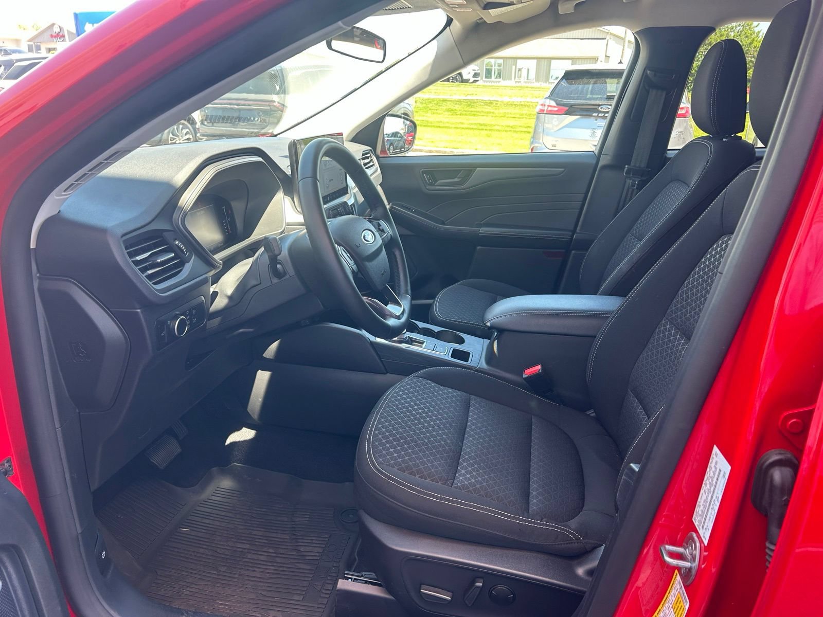 Used 2024 Ford Escape Active w/ Tech Pack #1 AWD/4WD image 9
