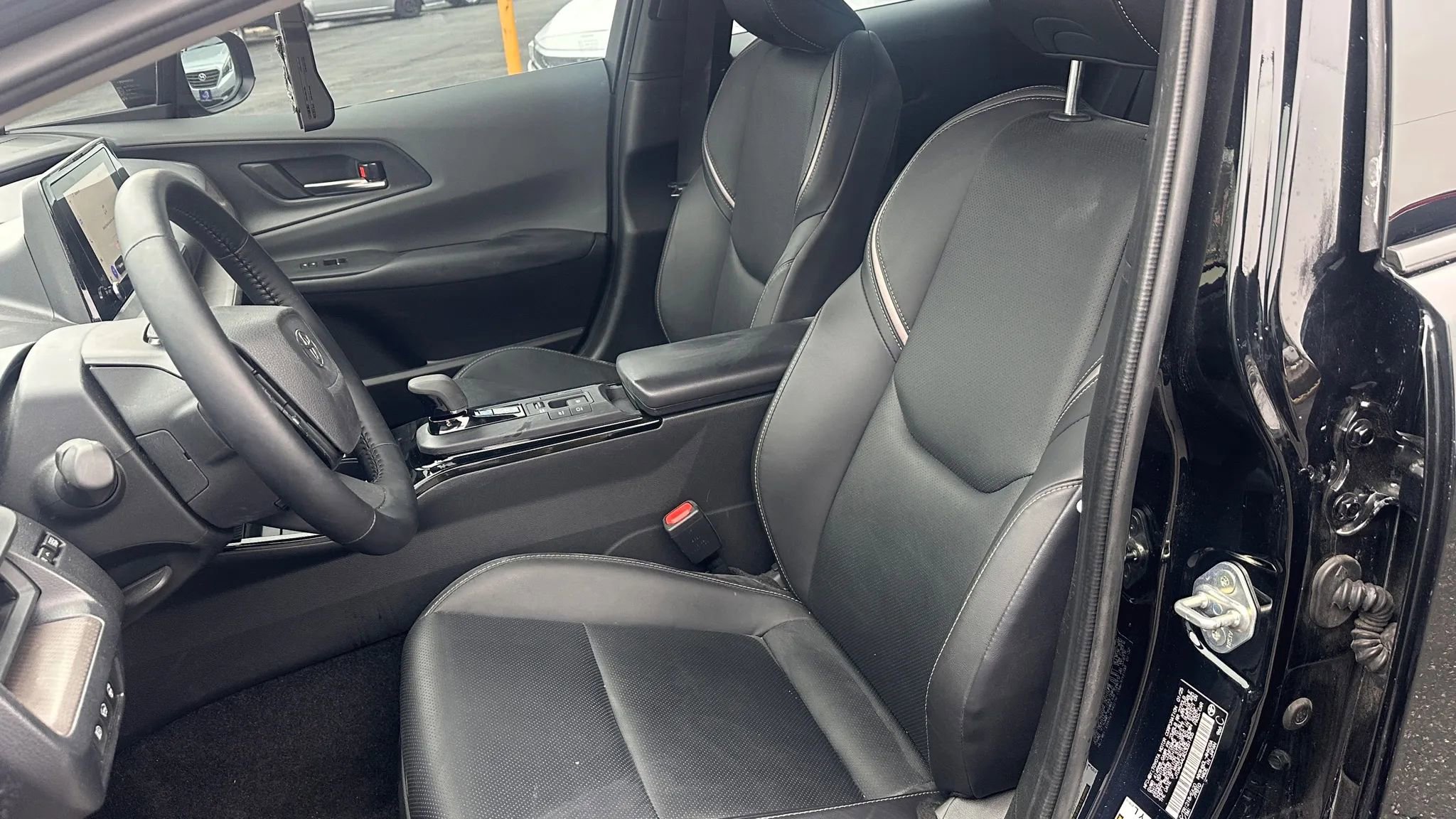 Used 2025 Toyota Prius XLE image 9