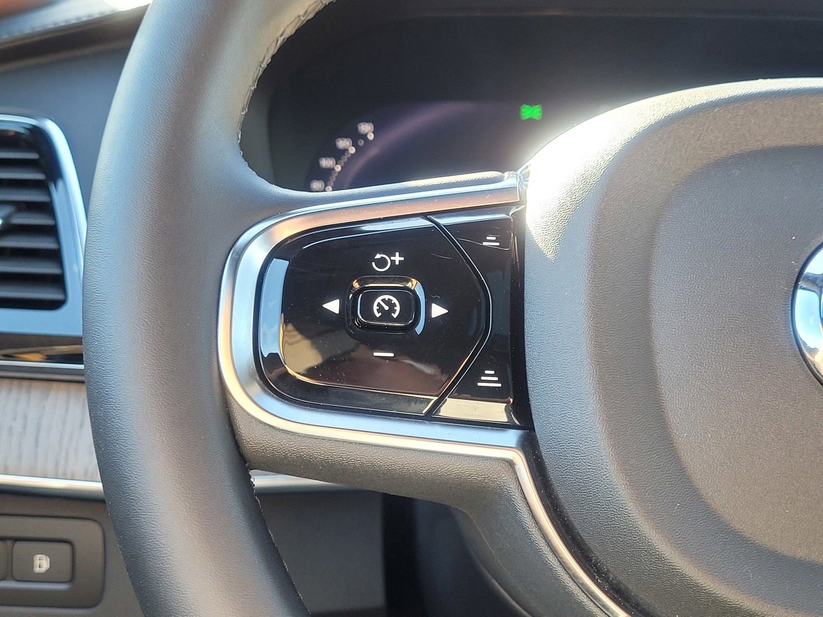 Used 2024 Volvo XC90 T8 Ultimate image 19