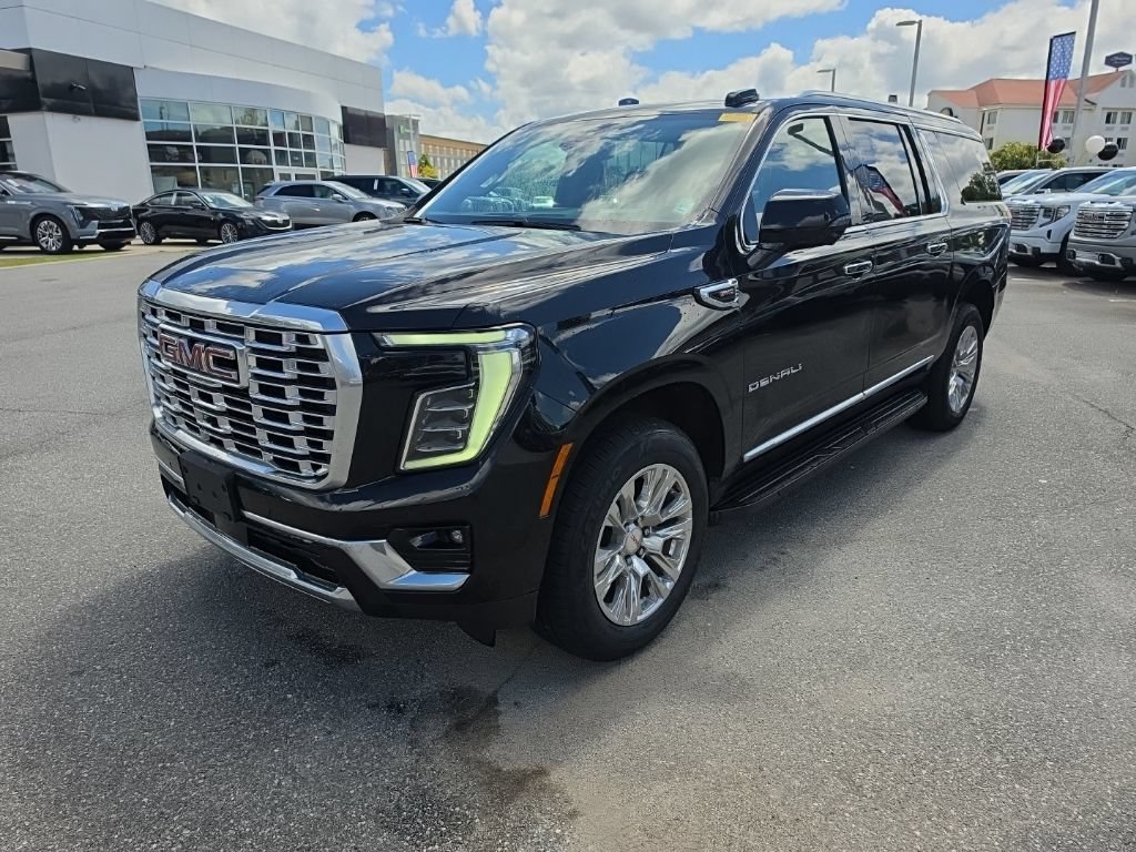 Used 2025 GMC Yukon XL Denali AWD/4WD image 3