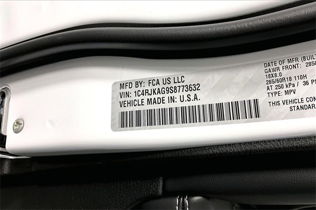 New 2025 Jeep Grand Cherokee L Laredo image 9