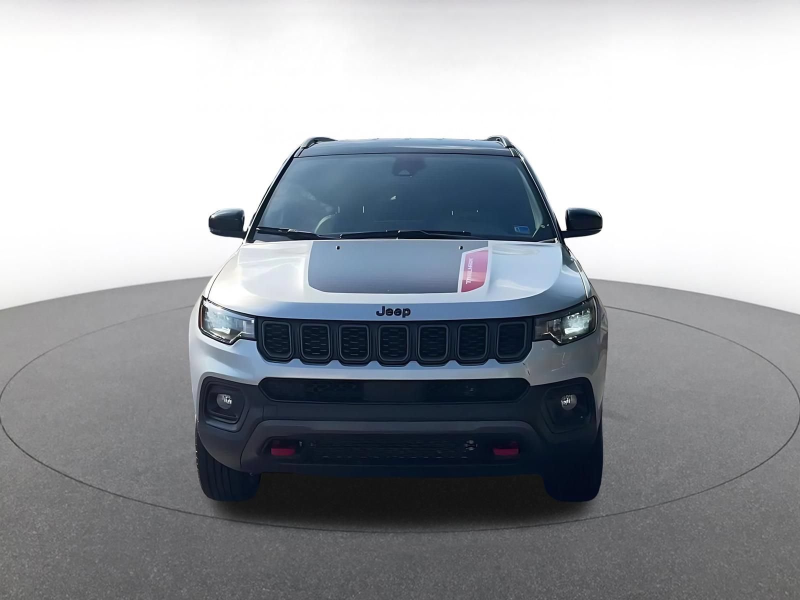 Used 2025 Jeep Compass Trailhawk AWD/4WD image 4