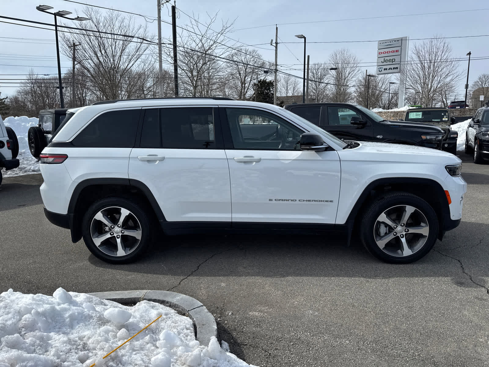 Used 2023 Jeep Grand Cherokee Limited w/ Luxury Tech Group II image 7