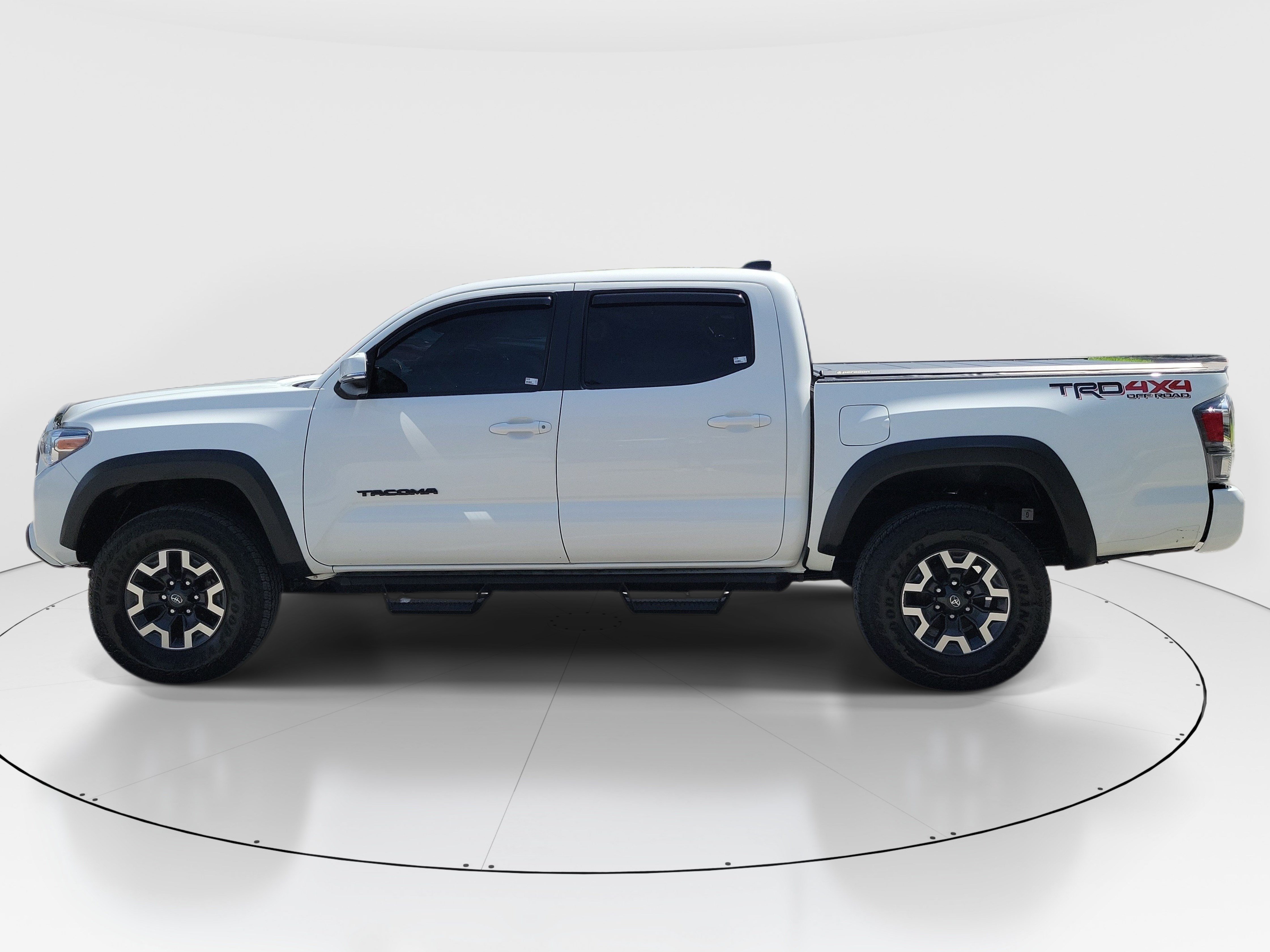 Used 2023 Toyota Tacoma TRD Off-Road w/ Technology Package AWD/4WD image 4