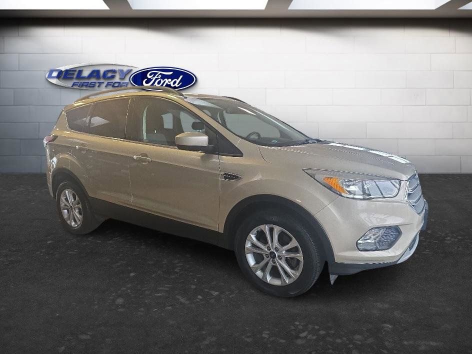 Used 2018 Ford Escape SE w/ Ford Safe & Smart Package AWD/4WD image 9