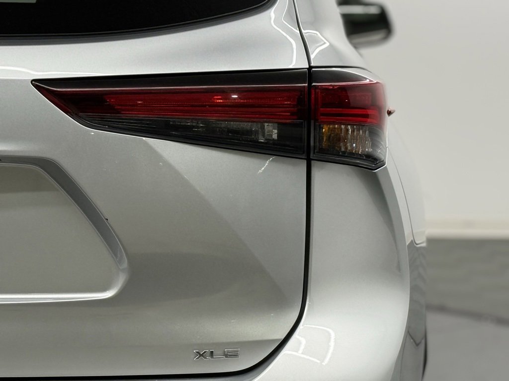 Used 2024 Toyota Highlander LE image 7