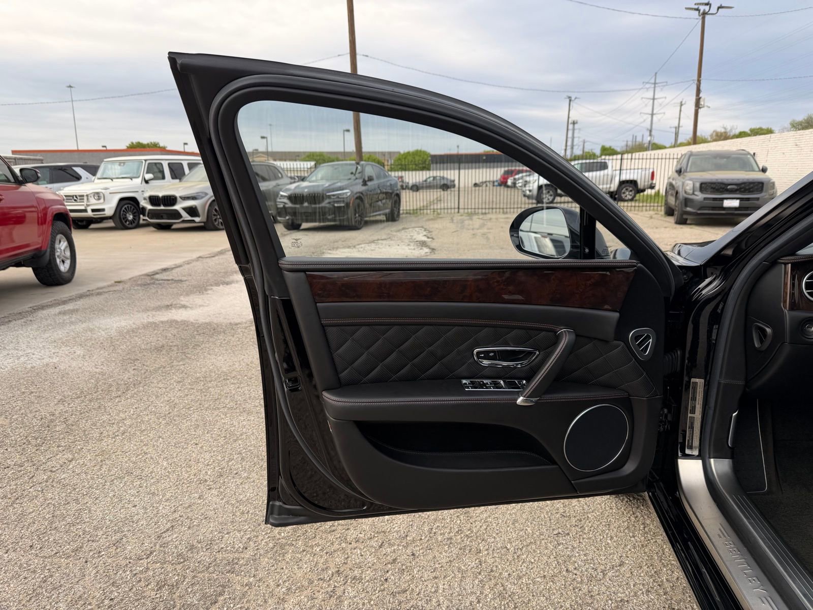 Used 2018 Bentley Flying Spur V8 image 21